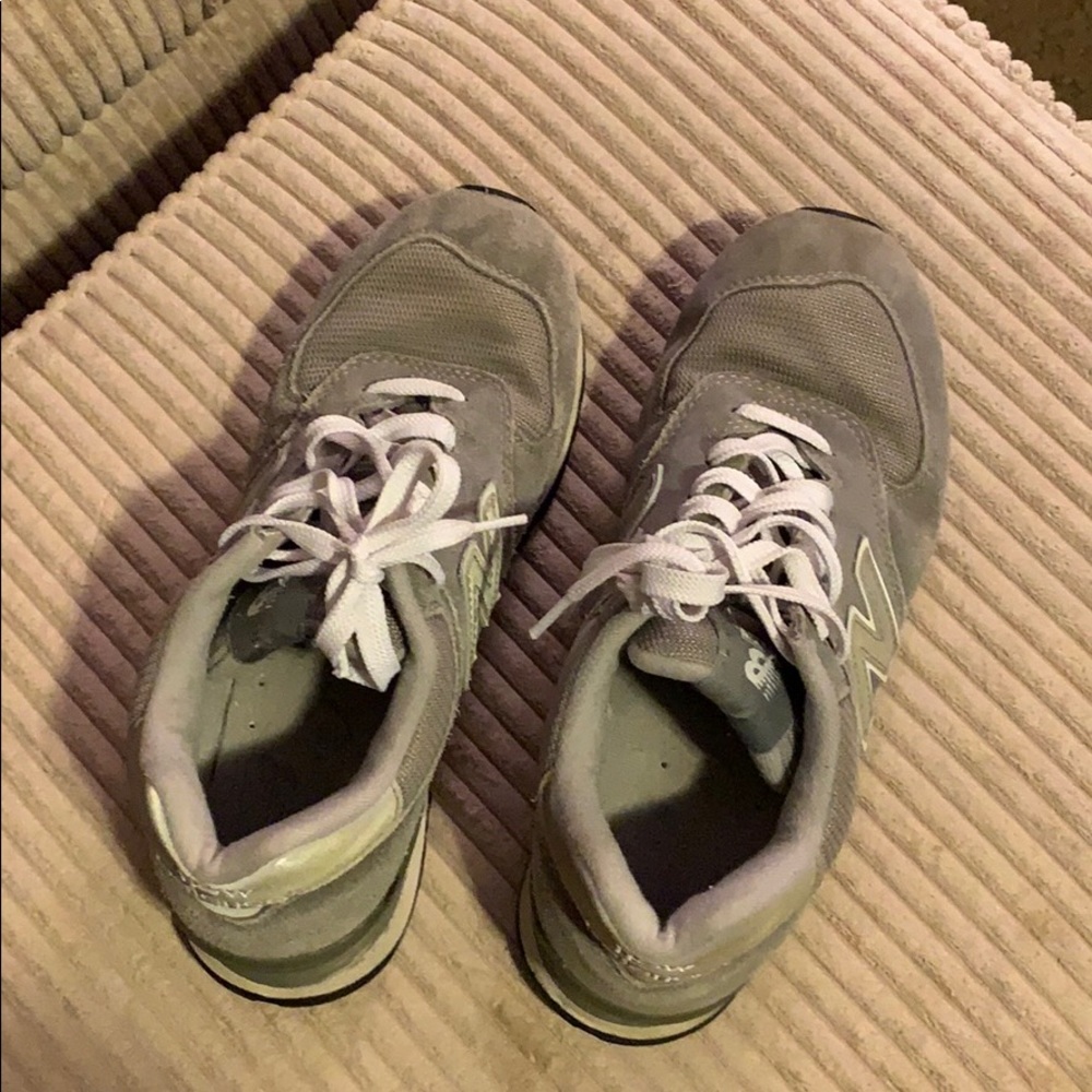 New Balance tennis shoes